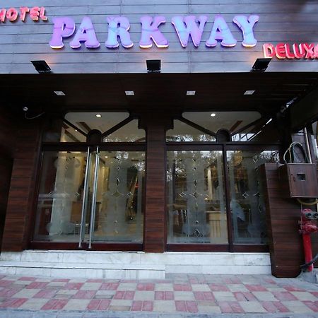 Hotel Parkway Deluxe Нью-Дели Экстерьер фото
