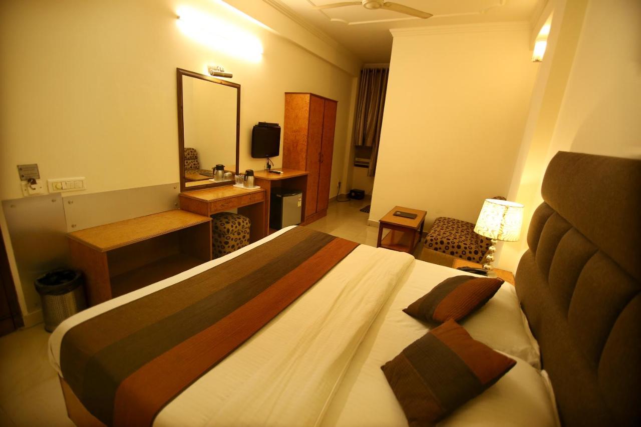 Hotel Parkway Deluxe Нью-Дели Экстерьер фото