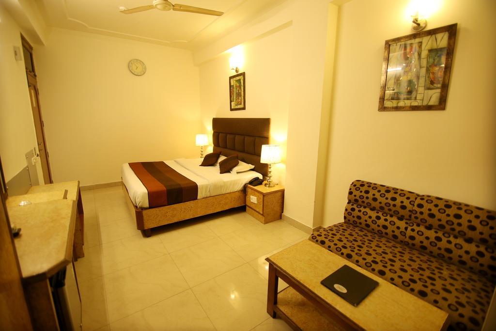 Hotel Parkway Deluxe Нью-Дели Экстерьер фото