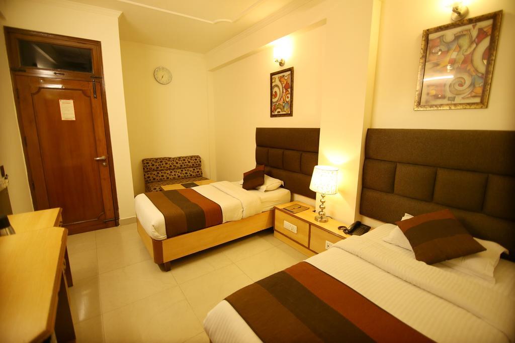 Hotel Parkway Deluxe Нью-Дели Экстерьер фото