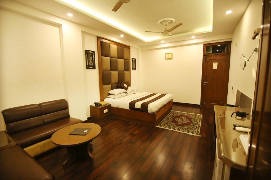 Hotel Parkway Deluxe Нью-Дели Экстерьер фото