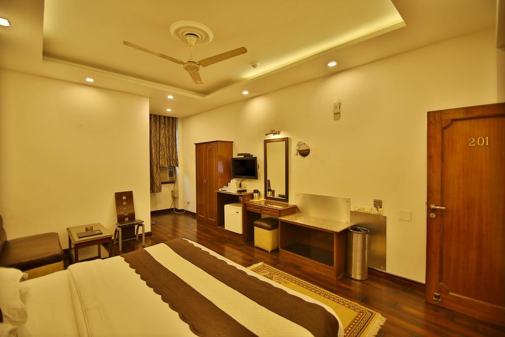 Hotel Parkway Deluxe Нью-Дели Экстерьер фото