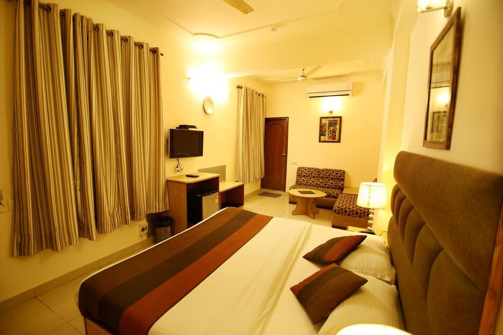 Hotel Parkway Deluxe Нью-Дели Экстерьер фото