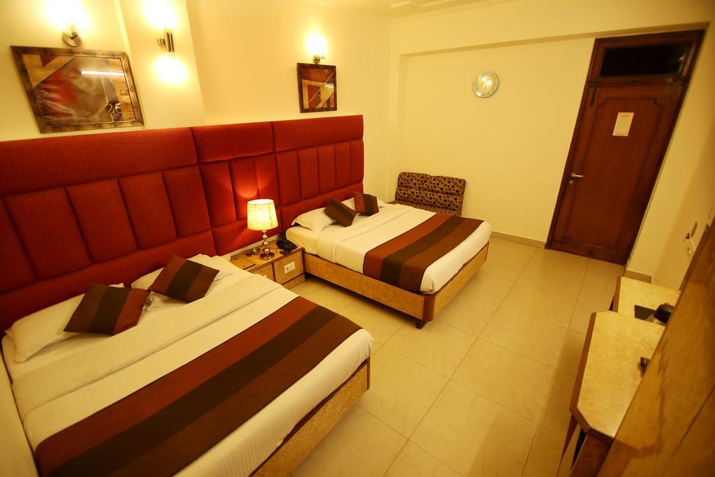 Hotel Parkway Deluxe Нью-Дели Экстерьер фото