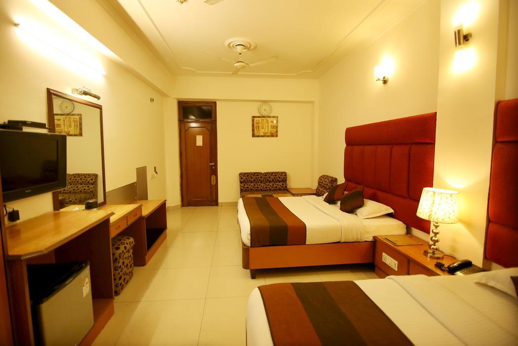 Hotel Parkway Deluxe Нью-Дели Экстерьер фото