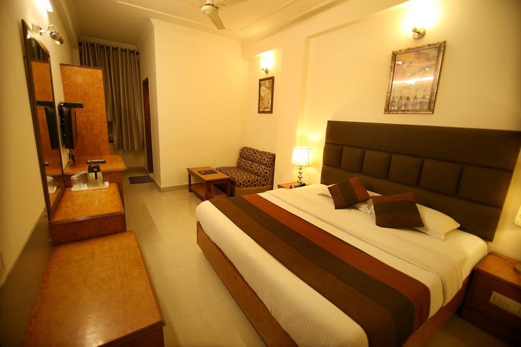 Hotel Parkway Deluxe Нью-Дели Экстерьер фото