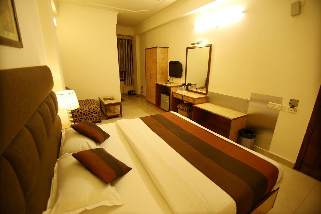 Hotel Parkway Deluxe Нью-Дели Экстерьер фото