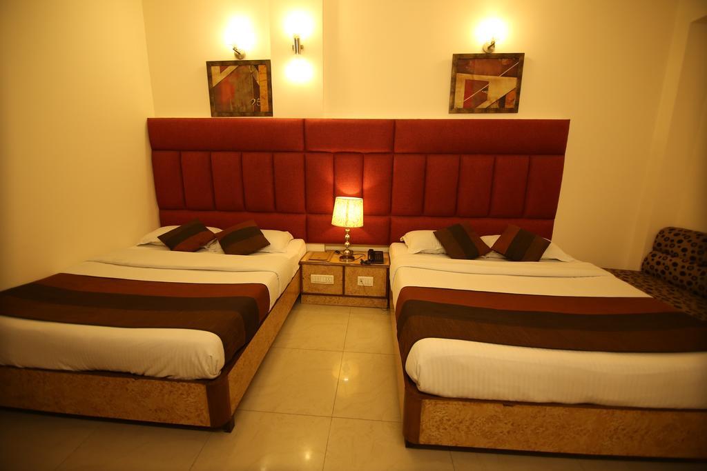Hotel Parkway Deluxe Нью-Дели Экстерьер фото