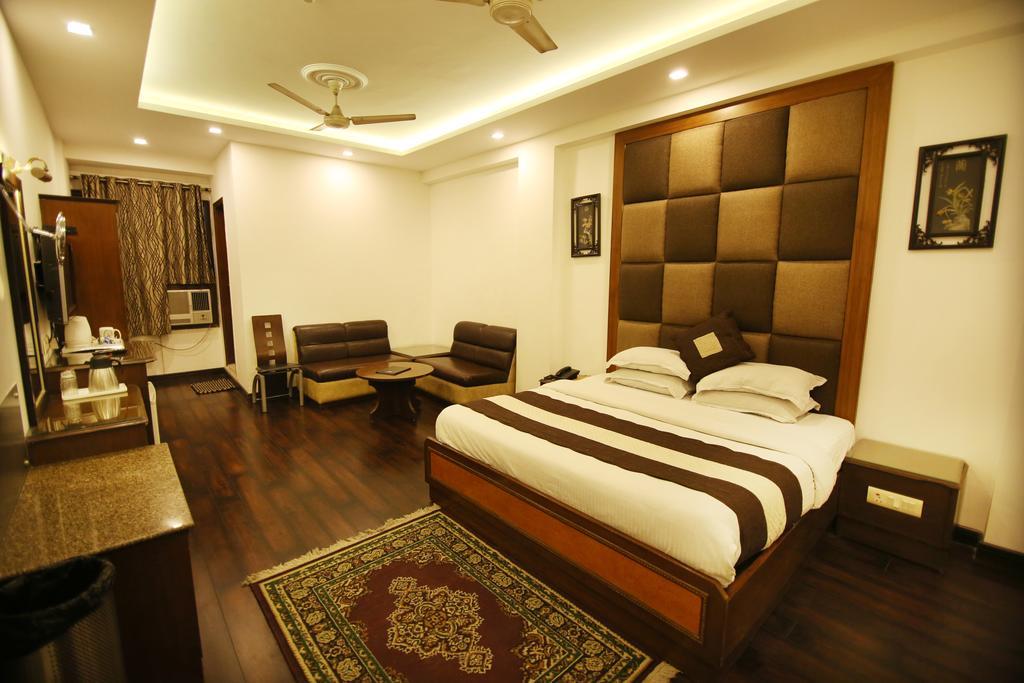 Hotel Parkway Deluxe Нью-Дели Экстерьер фото