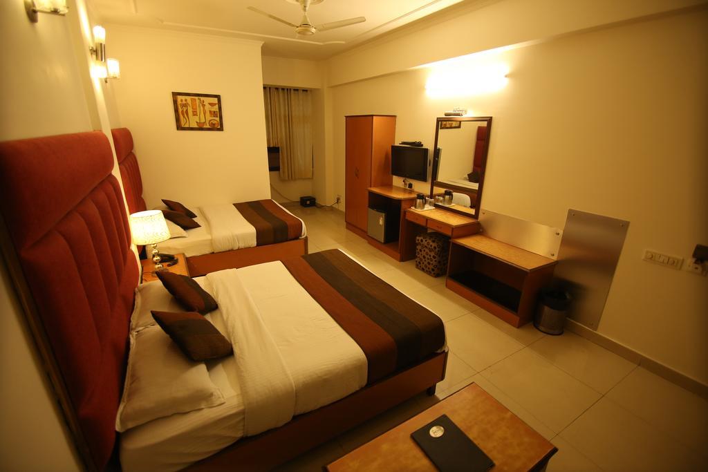 Hotel Parkway Deluxe Нью-Дели Экстерьер фото