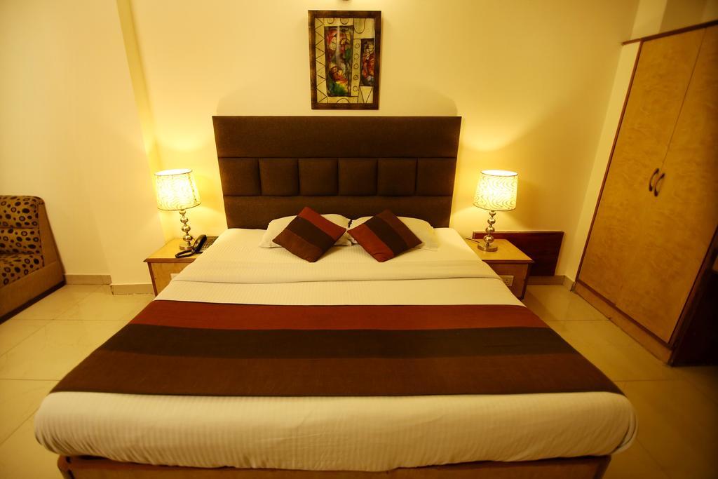 Hotel Parkway Deluxe Нью-Дели Экстерьер фото