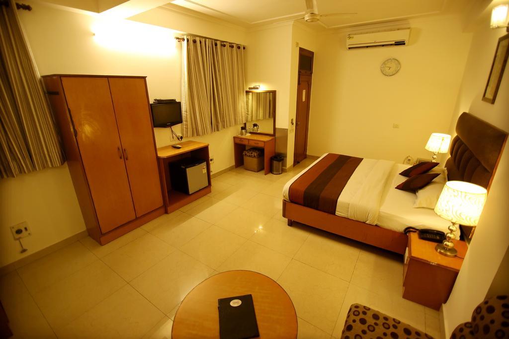 Hotel Parkway Deluxe Нью-Дели Экстерьер фото