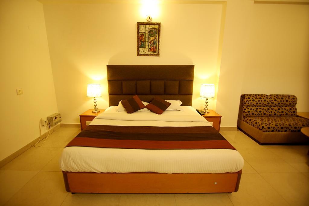 Hotel Parkway Deluxe Нью-Дели Экстерьер фото