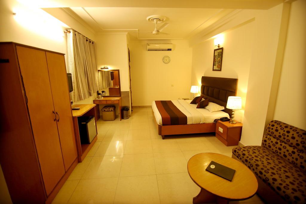 Hotel Parkway Deluxe Нью-Дели Экстерьер фото