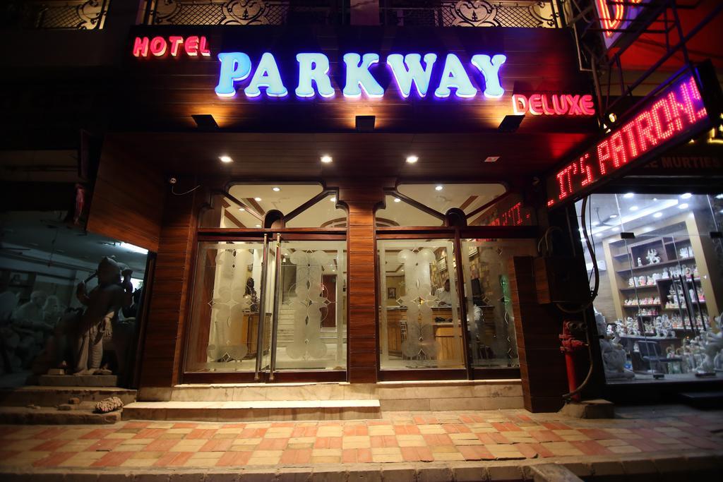 Hotel Parkway Deluxe Нью-Дели Экстерьер фото
