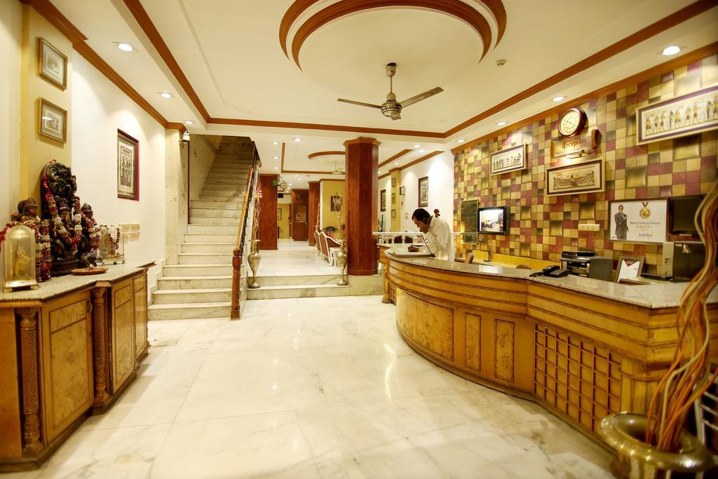 Hotel Parkway Deluxe Нью-Дели Экстерьер фото