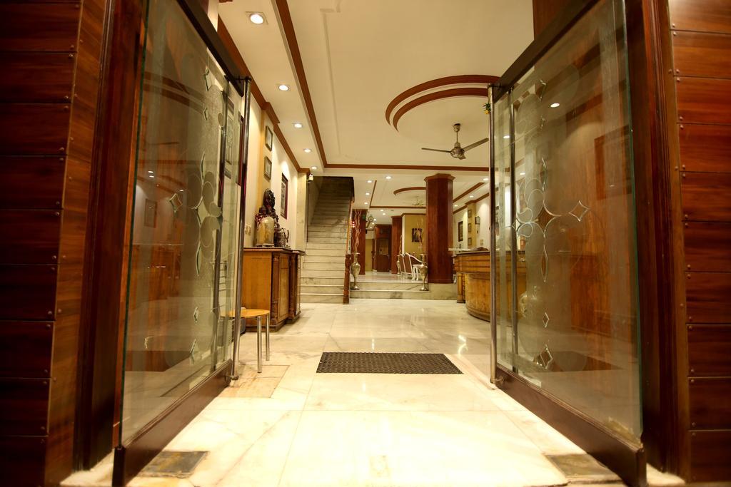 Hotel Parkway Deluxe Нью-Дели Экстерьер фото