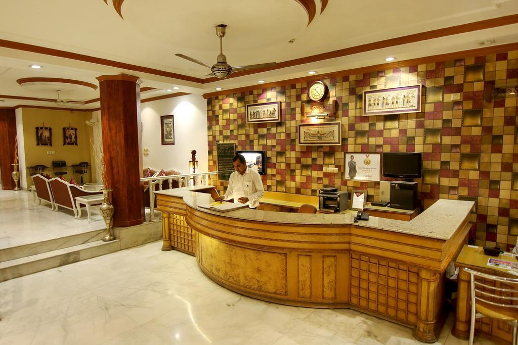 Hotel Parkway Deluxe Нью-Дели Экстерьер фото