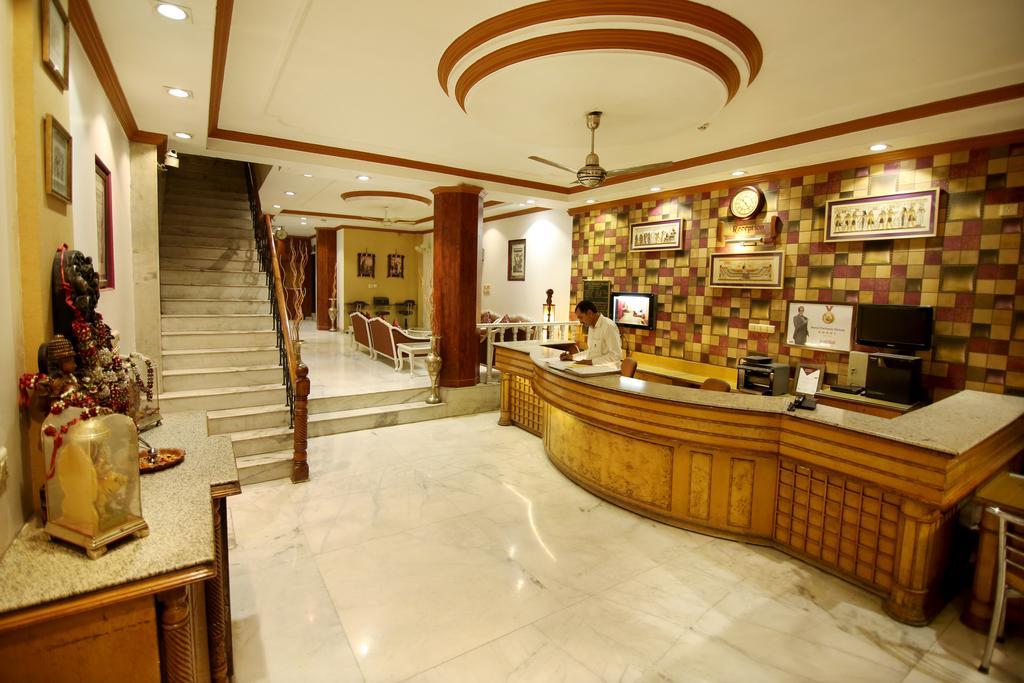 Hotel Parkway Deluxe Нью-Дели Экстерьер фото