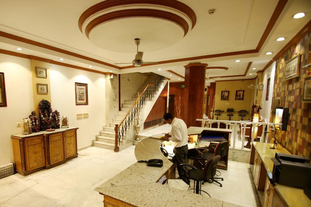 Hotel Parkway Deluxe Нью-Дели Экстерьер фото